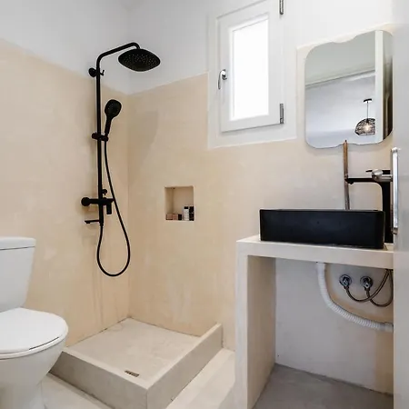 Celestial Seaview Apartments-portara