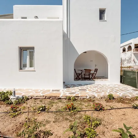Celestial Seaview Apartments-portara